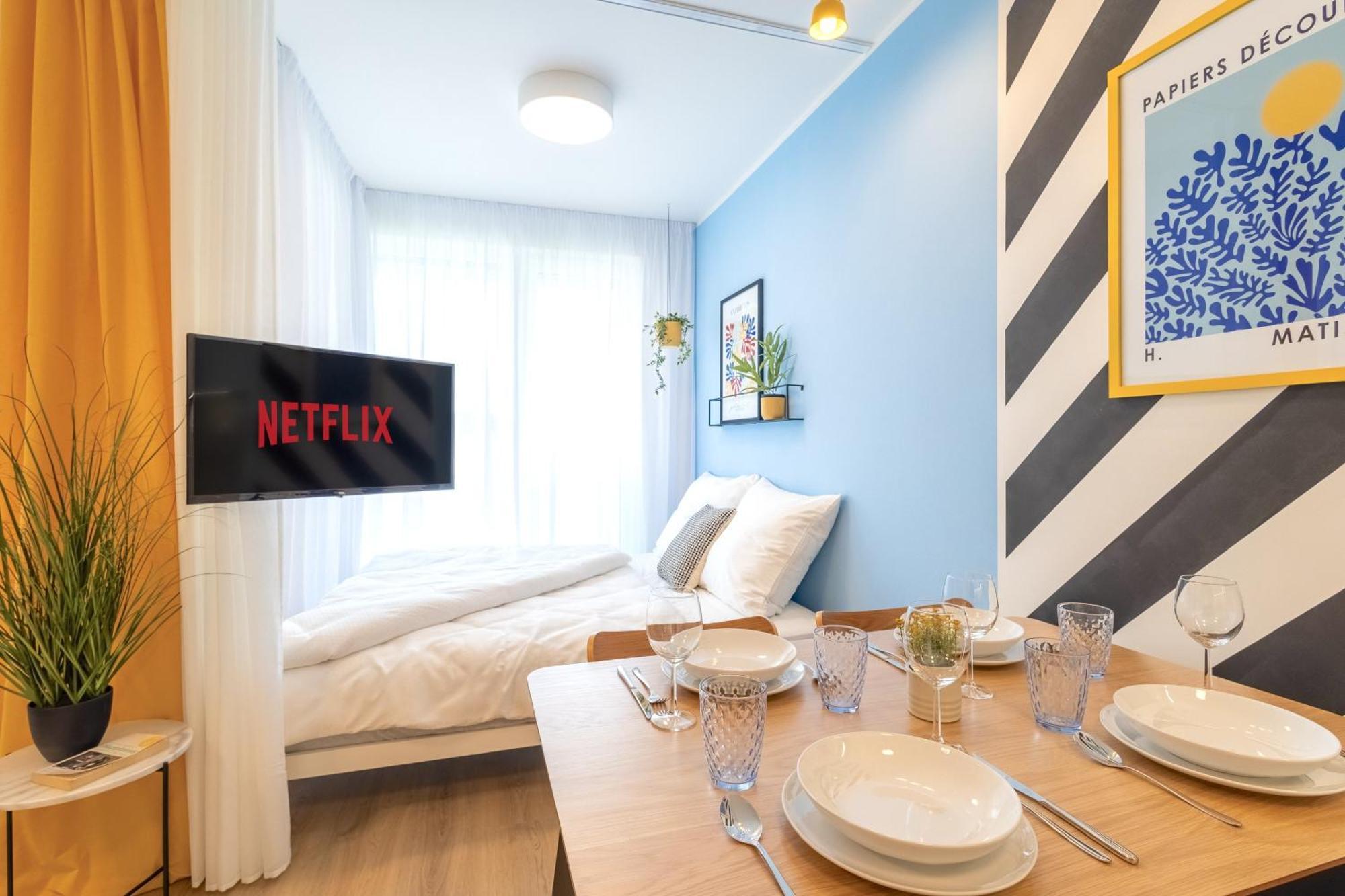 Yellow Apartment - Balcony, Free Parking, By Gravity Praga Esterno foto