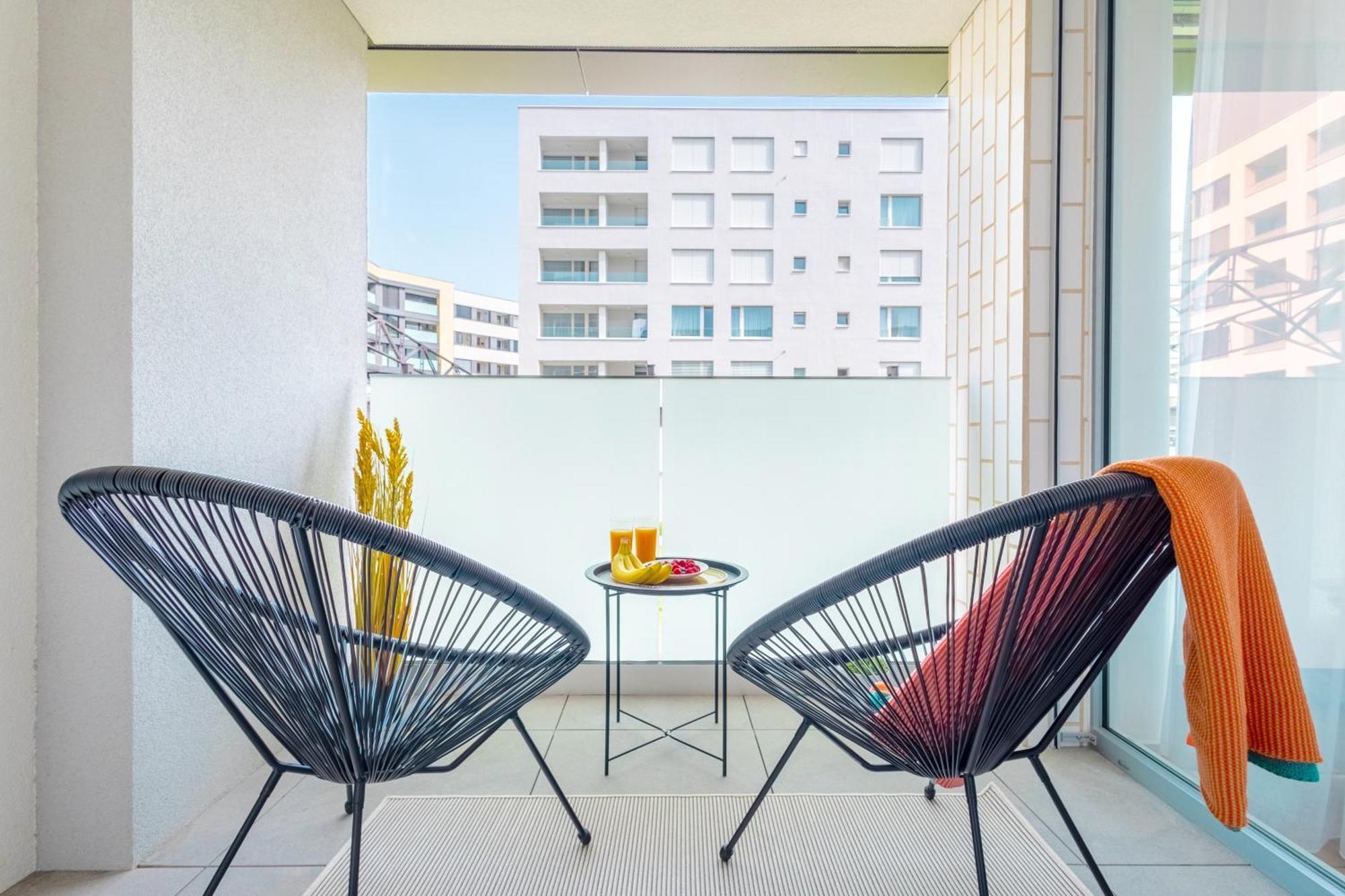 Yellow Apartment - Balcony, Free Parking, By Gravity Praga Esterno foto