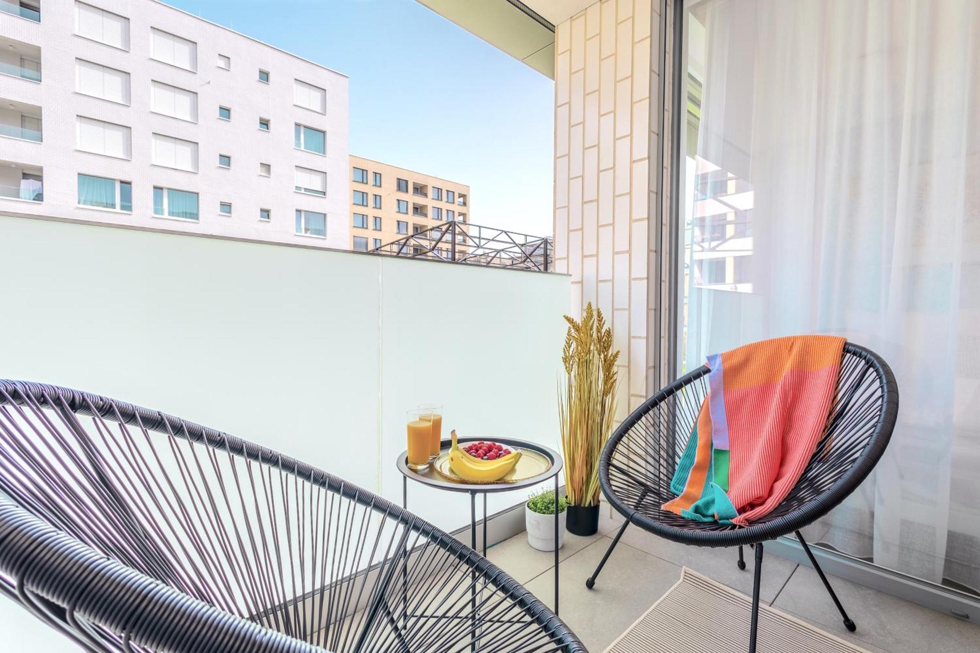 Yellow Apartment - Balcony, Free Parking, By Gravity Praga Esterno foto