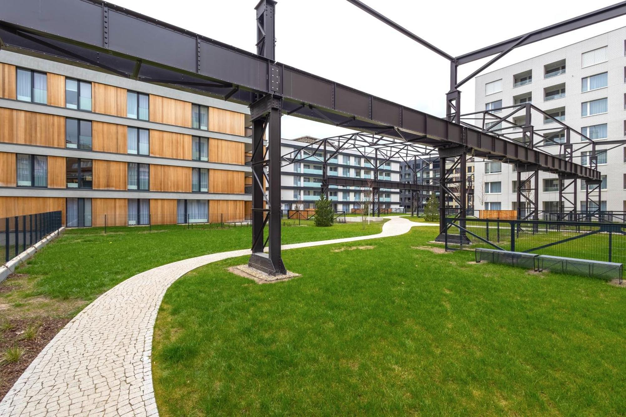 Yellow Apartment - Balcony, Free Parking, By Gravity Praga Esterno foto