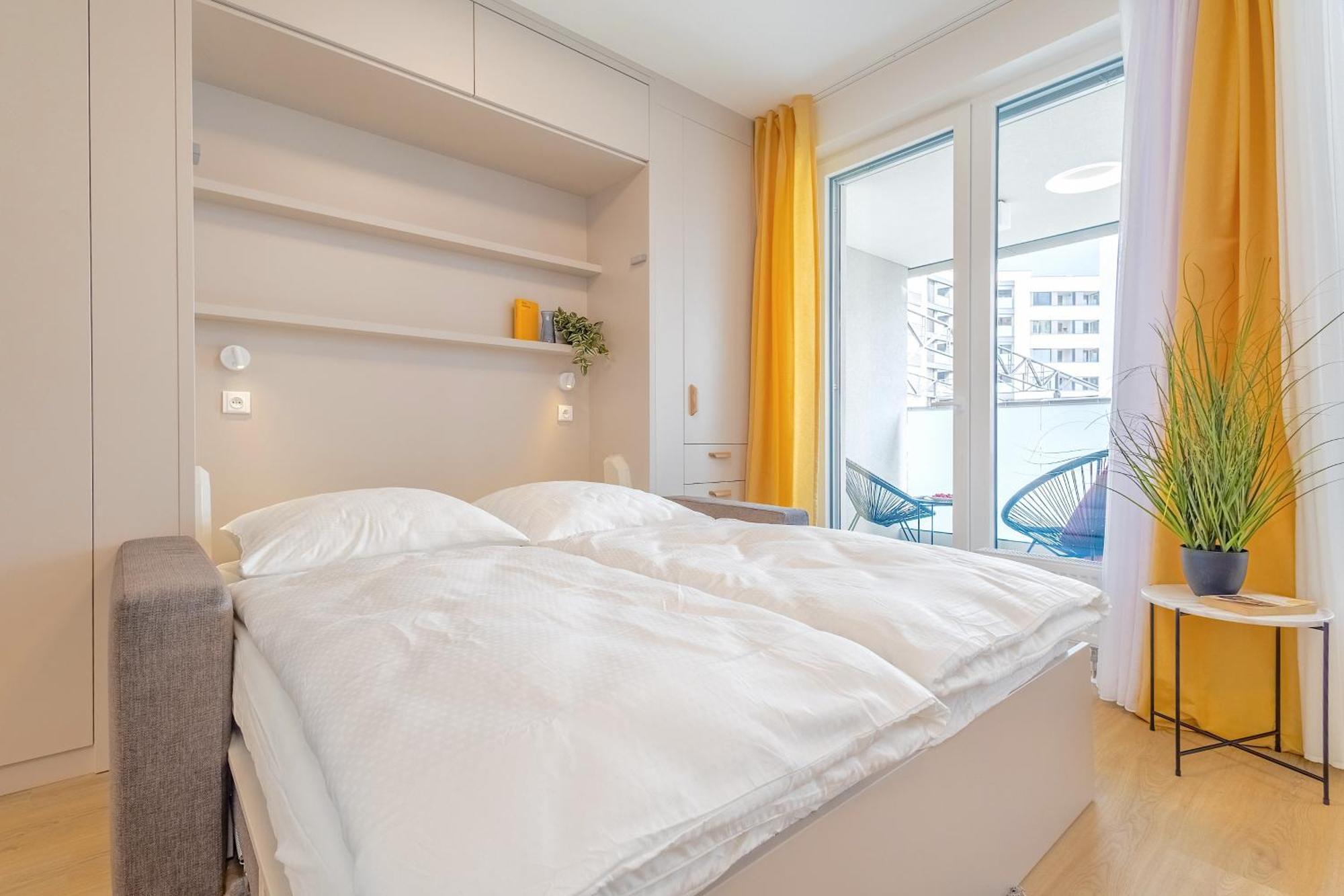 Yellow Apartment - Balcony, Free Parking, By Gravity Praga Esterno foto