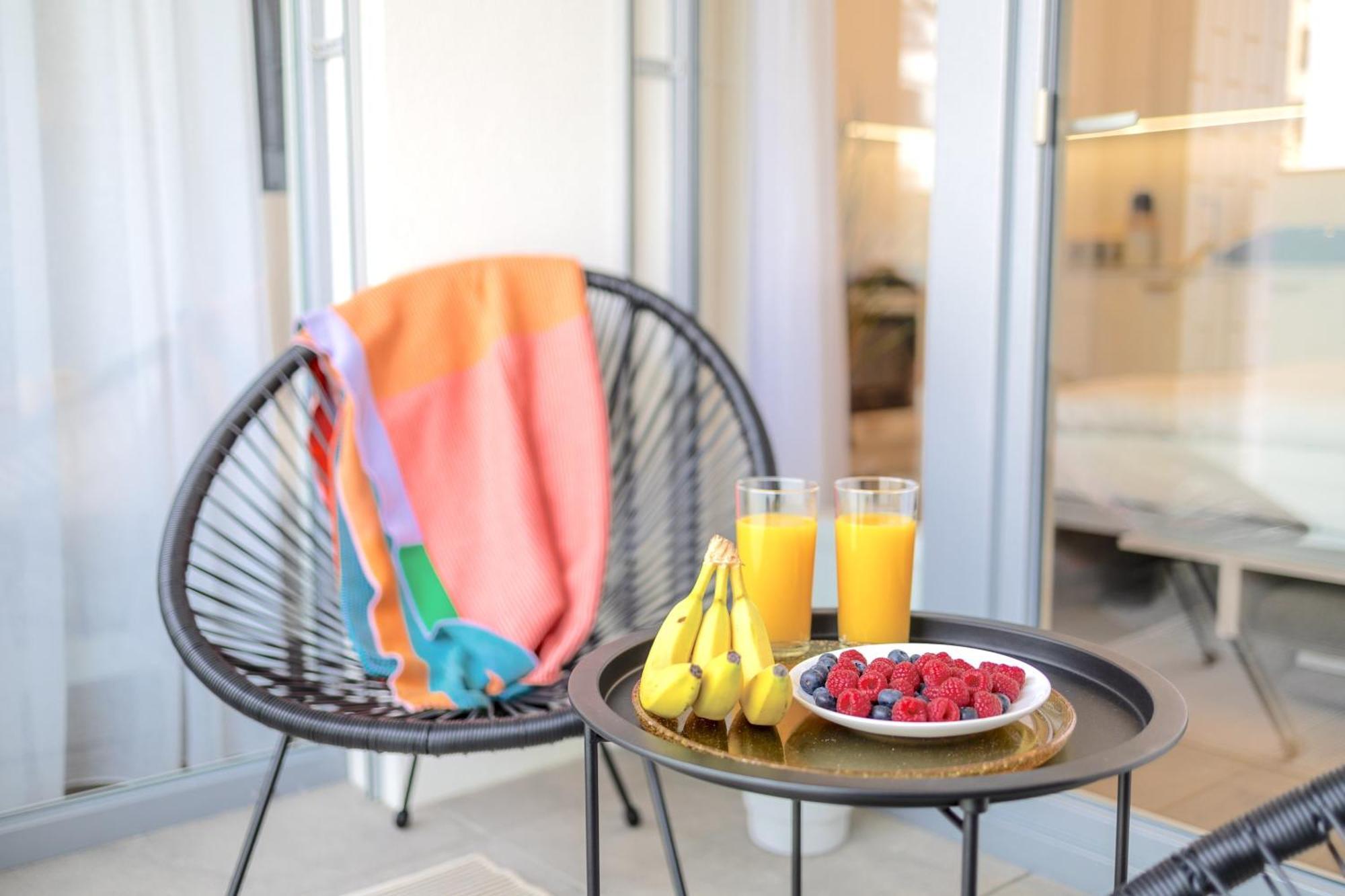 Yellow Apartment - Balcony, Free Parking, By Gravity Praga Esterno foto