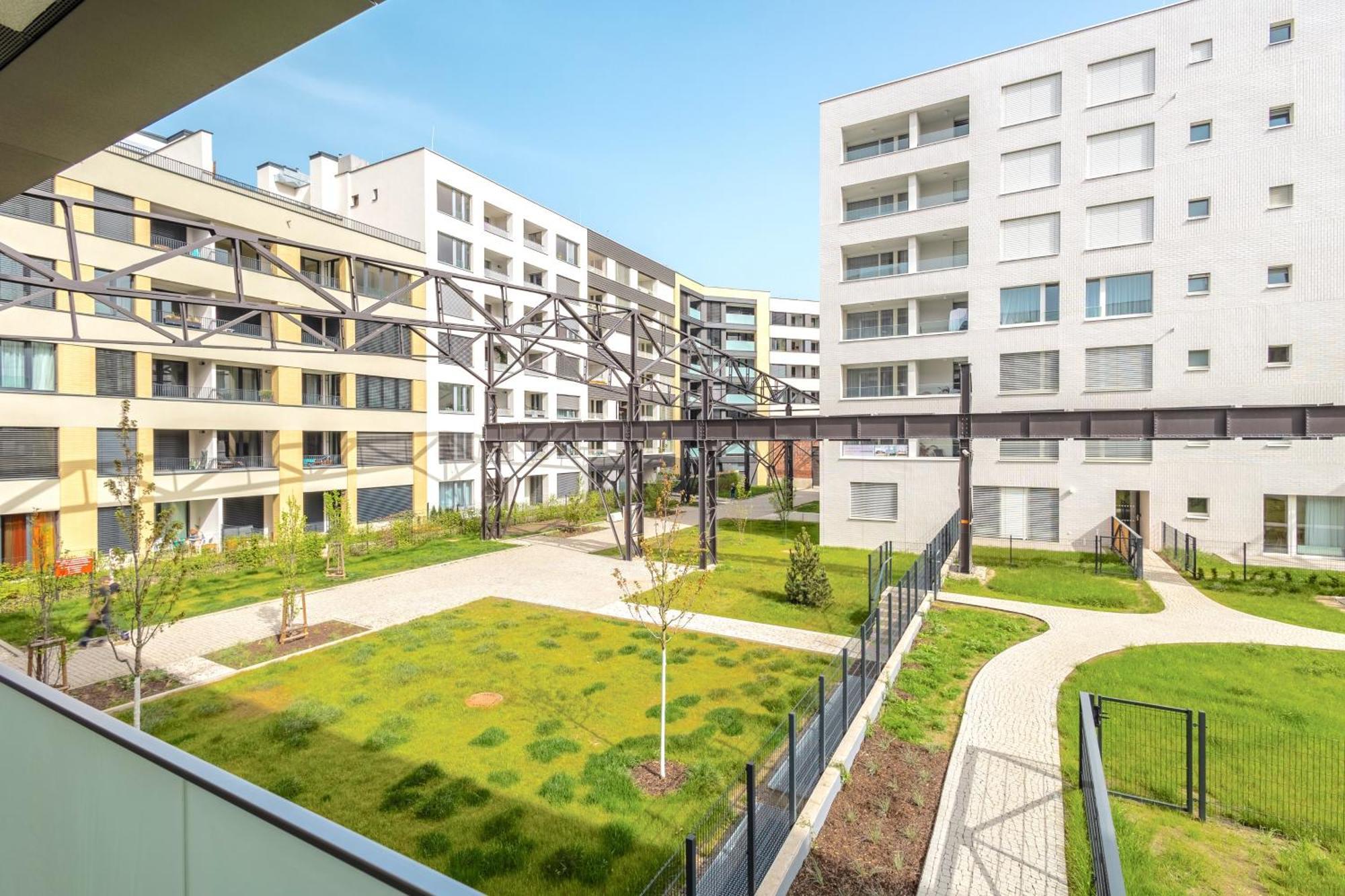 Yellow Apartment - Balcony, Free Parking, By Gravity Praga Esterno foto