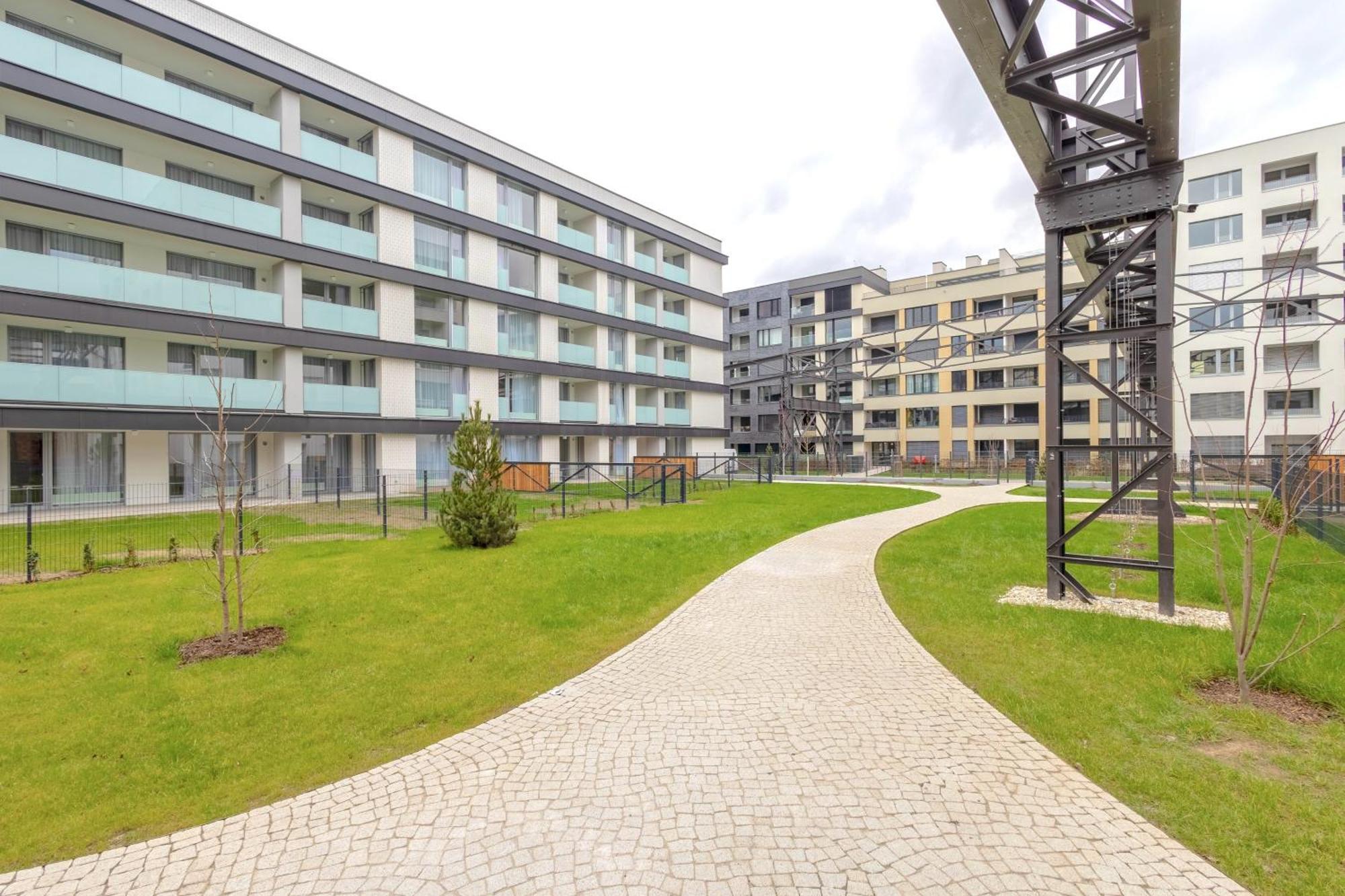 Yellow Apartment - Balcony, Free Parking, By Gravity Praga Esterno foto