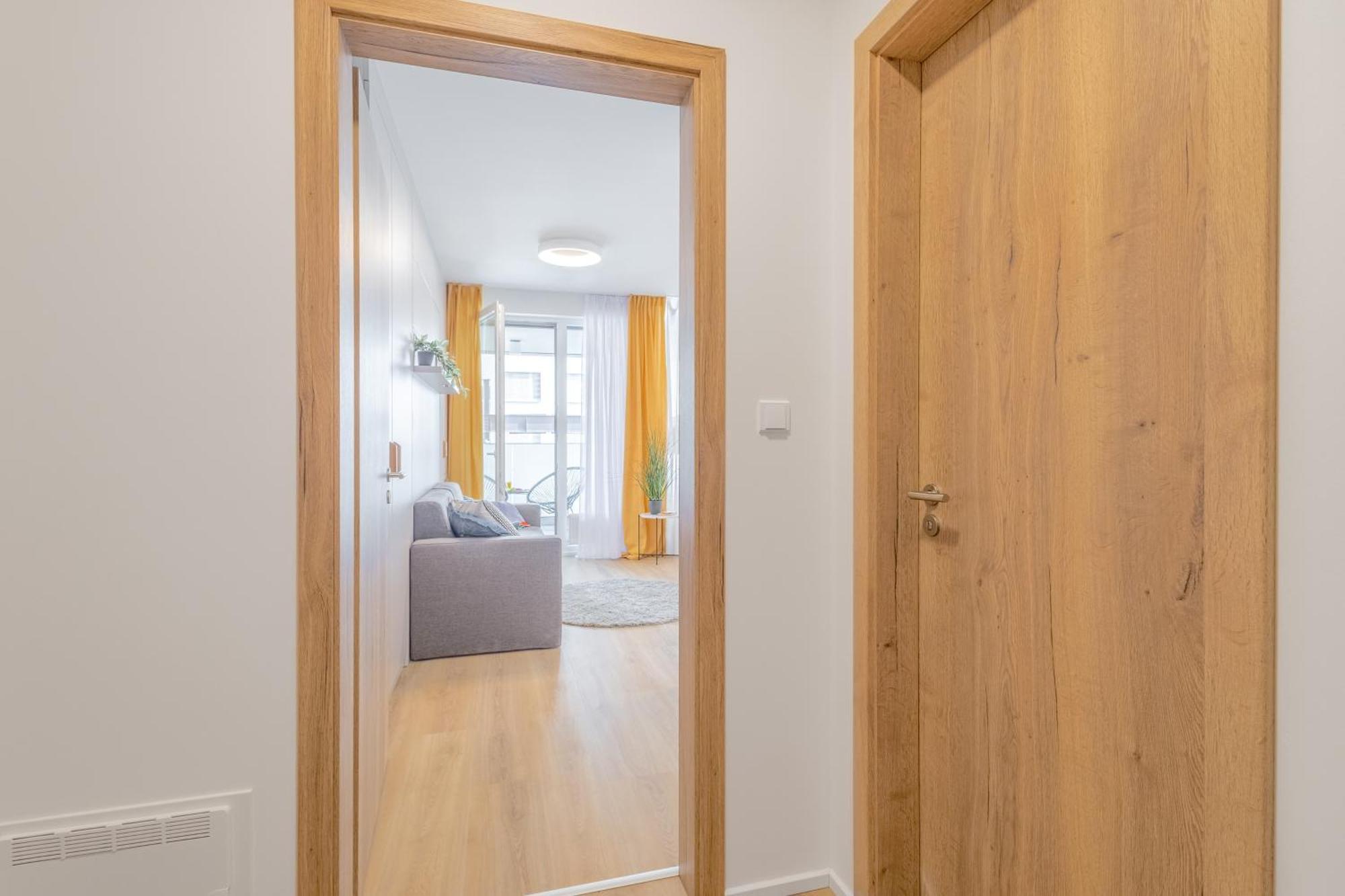 Yellow Apartment - Balcony, Free Parking, By Gravity Praga Esterno foto